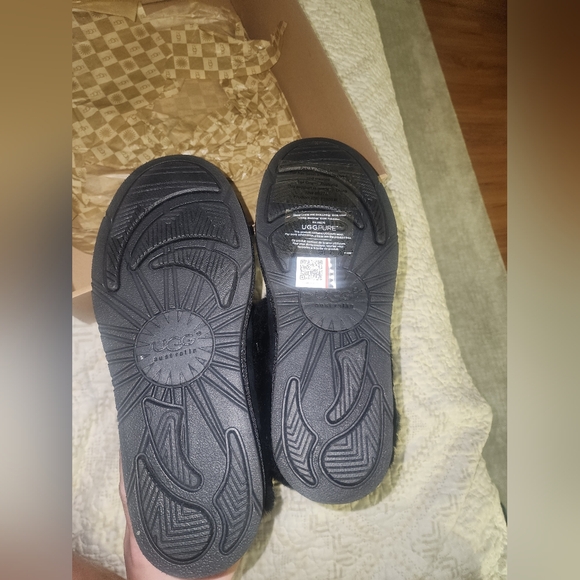 UGG Black PATTEN Boots - Picture 2 of 15